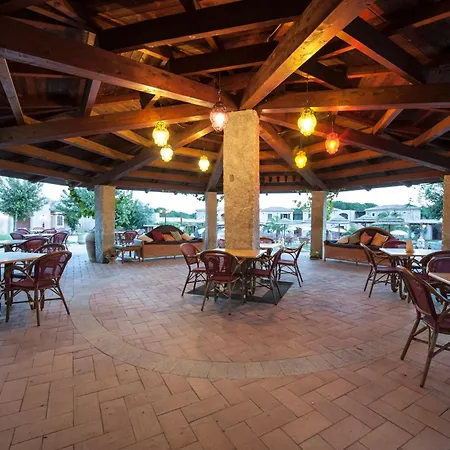 Ξενοδοχείο με διαμερίσματα With Swimming-pool In Campulongu Just 600 Mt From The Sea
