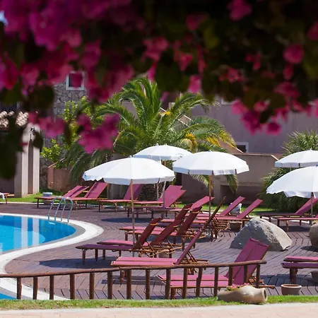 Ξενοδοχείο με διαμερίσματα With Swimming-pool In Campulongu Just 600 Mt From The Sea